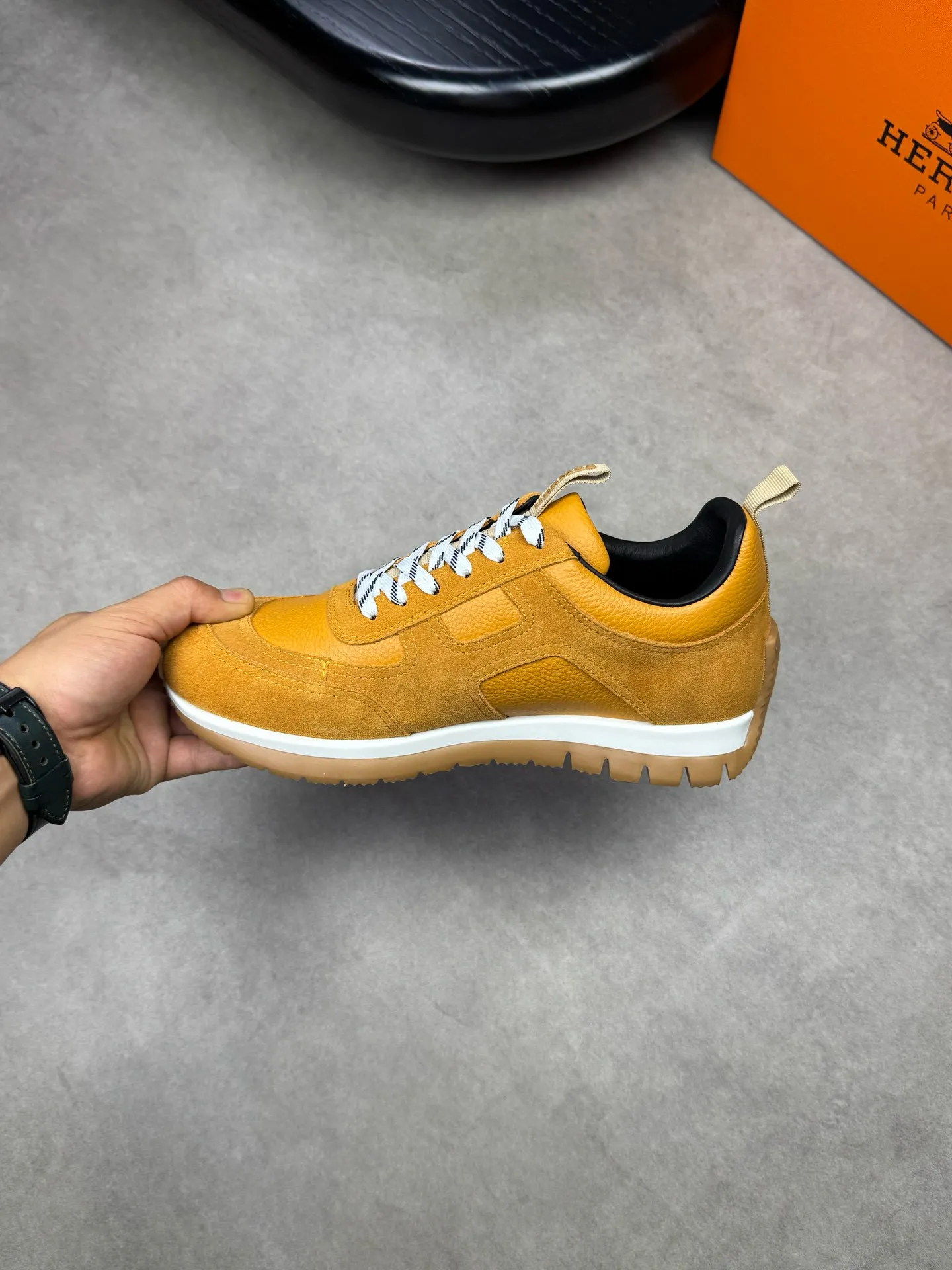 [HERMES] Hermes men's shoes 💰: 800💰 - High-end quality original items 🔍🔍🔍 casual sports shoes - Upper: 🔝 pebbled calfskin, suede calfskin, shoe body forged ´H´ totem, tongue webbing injection molded brand logo - Lining: brand canvas, foot pads; water-dyed cowhide -Outsole: Ultra-light T men's shoes 💰U foam; two-color molded outsole -Ultra-high quality control and fine workmanship: highlighted (high-end, extravagance, grade) -Size: 38-44 (45, can be customized)